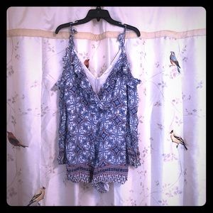 Fun print Cold shoulder Lush romper sz L
